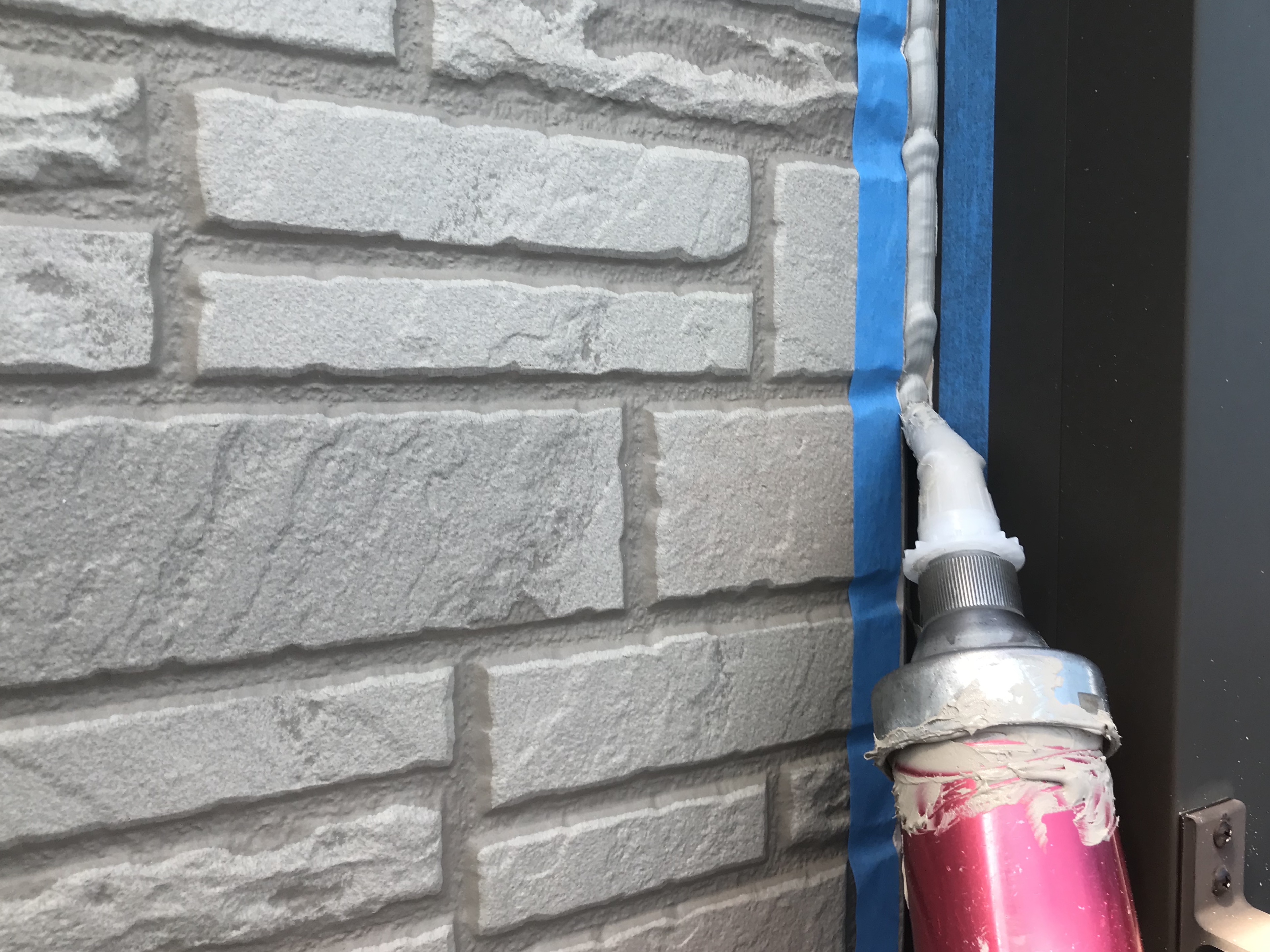 雨漏り修理は自分でできる？応急処置の方法や費用相場について解説