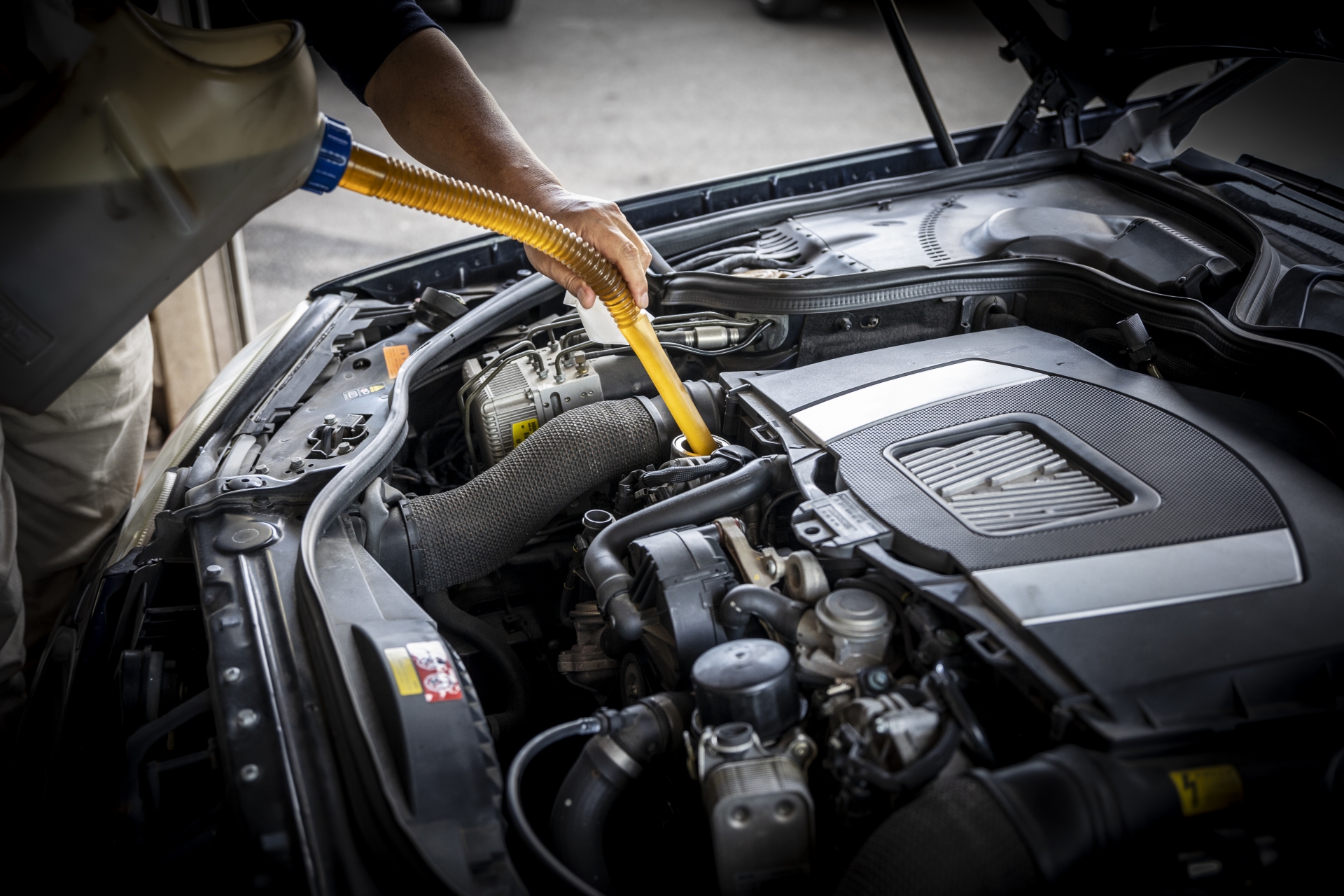 オイル交換にかかる時間はどれくらい？店舗別・作業別の目安と効率化のポイント
