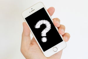 スマートフォンの液晶漏れの対処法｜放置した場合のリスクや修理についても紹介