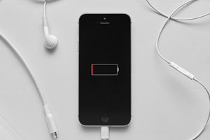 iPhoneの電源が入らない・充電もできないときの対処法