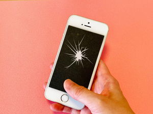 スマートフォンの画面割れの対処法｜自分でできる応急処置や修理方法について解説