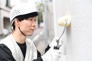 コンクリート塗装の方法は？適切なメンテナンス時期や手順・塗料を紹介