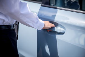 車の鍵を紛失したらどうすればいい？対処法や作成料金について解説