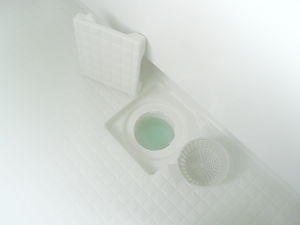 お風呂の排水口に排水トラップがない?確認と対処法を解説