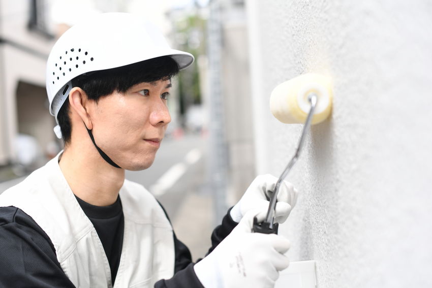 コンクリート塗装の方法は?適切なメンテナンス時期や手順・塗料を紹介